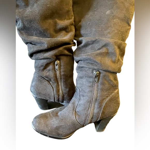 Covington Brand Scarlet black faux suede Slouch boots. Size 7.5 - Picture 5 of 10